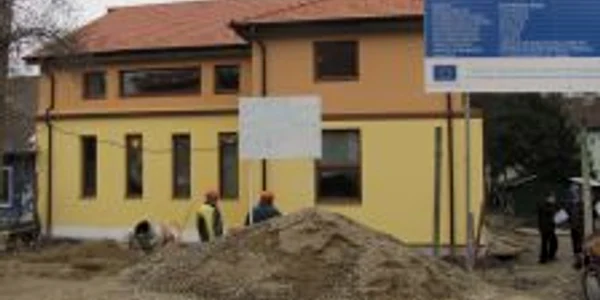 Cu o investitie de aproape 2 milioane de lei, o dărăpănătura a fost transformata într-n centru modern pentru copii