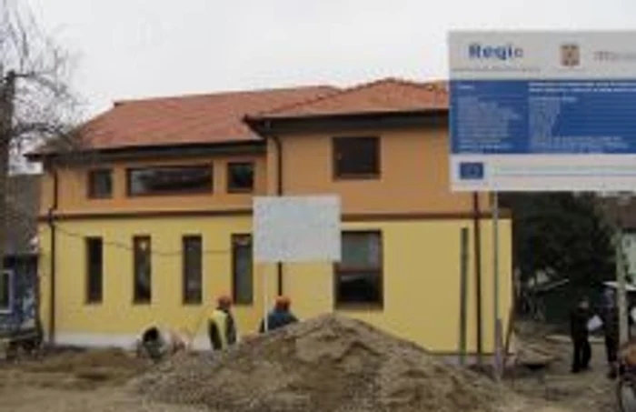 Cu o investitie de aproape 2 milioane de lei, o dărăpănătura a fost transformata într-n centru modern pentru copii
