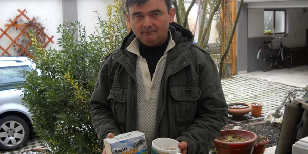  Mircea Bocan este convins că argila pe care o aduce din Asia are proprietăţi curative deosebite