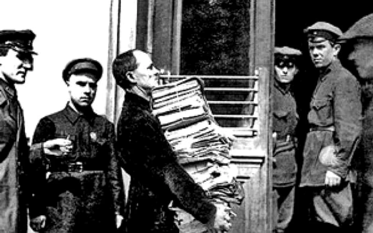 "Troica specială" examina zeci şi chiar sute de dosare într-o singură zi