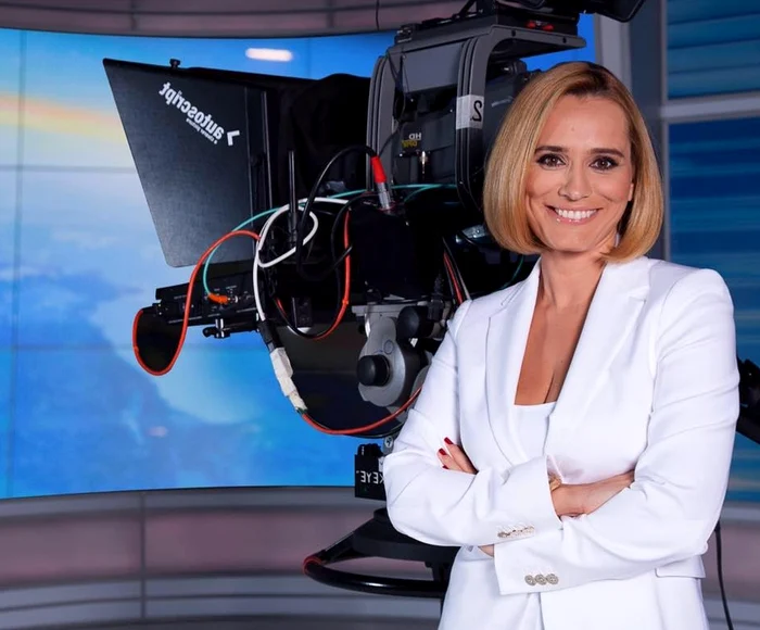 Andreea Esca (44 de ani) prezintă ştirile la Pro Tv de 20 de anifoto: Arhiva Personală
