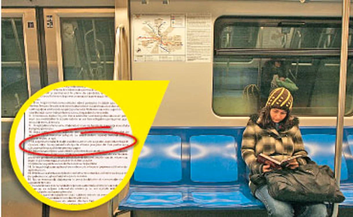 Afişele cu reguli sunt împânzite în toate vagoaneleFoto: Dorin Constanda