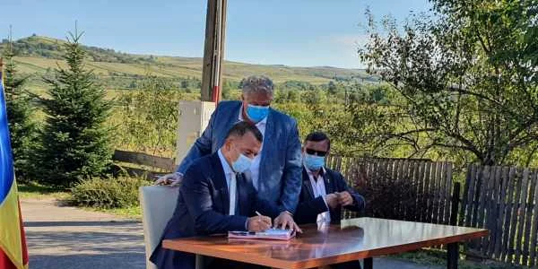 contractul pentru tronsonul nusfalau-suplacu de barcau a fost semnat in 5 septembrie foto andreea vilcovschi
