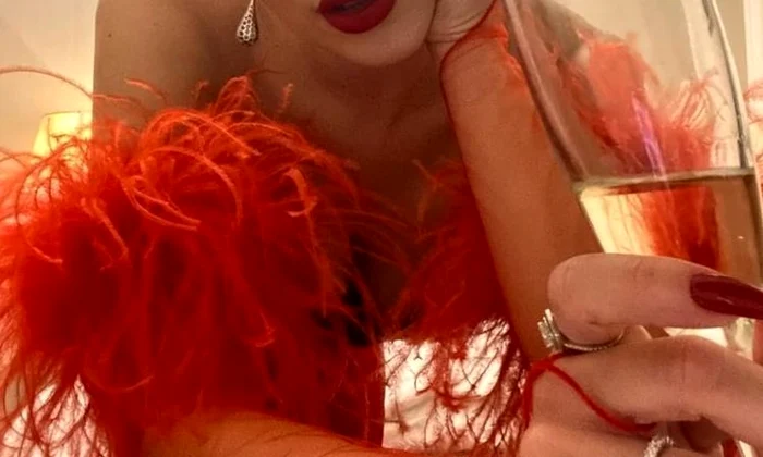 1 lidia buble sexy lady in red hot cu sanii la vedere de revelion 2 jpg jpeg
