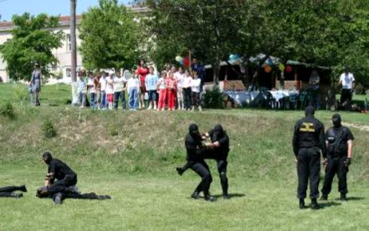 Constanta: Porţi deschise pentru elevi, la Poliţia de Frontieră