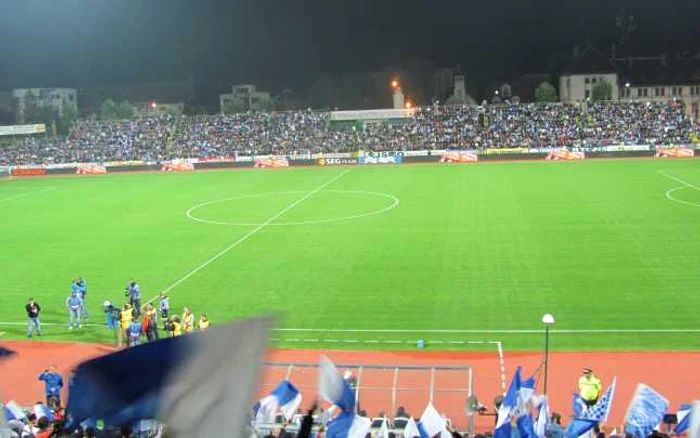 Atmosfera de pe Stadionul Municipal a fost spectaculoasă