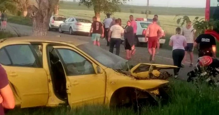 Două persoane au murit în urma accidentului