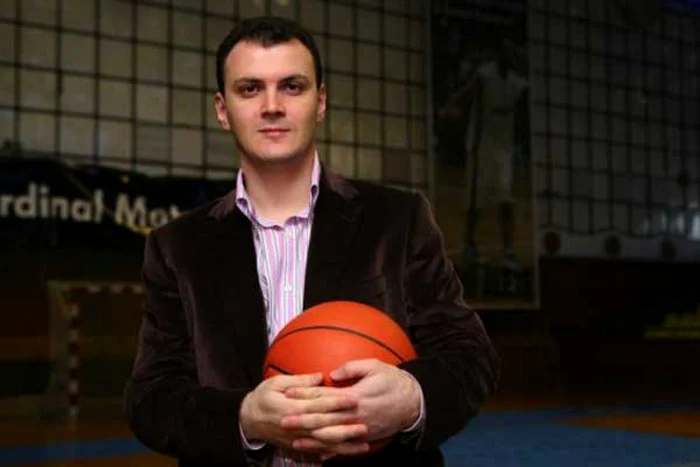 Sebastian Ghiţă patronează echipa de baschet ASESOFT Ploieşti şi joacă la echipa a doua a clubului