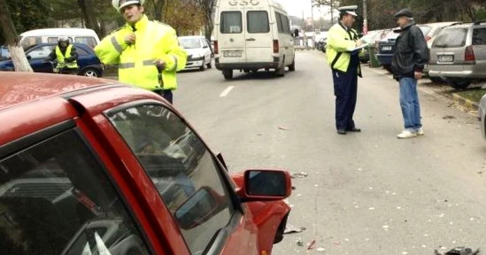 Accidentul s-a soldat cu rănirea şoferului. Foto: Arhivă