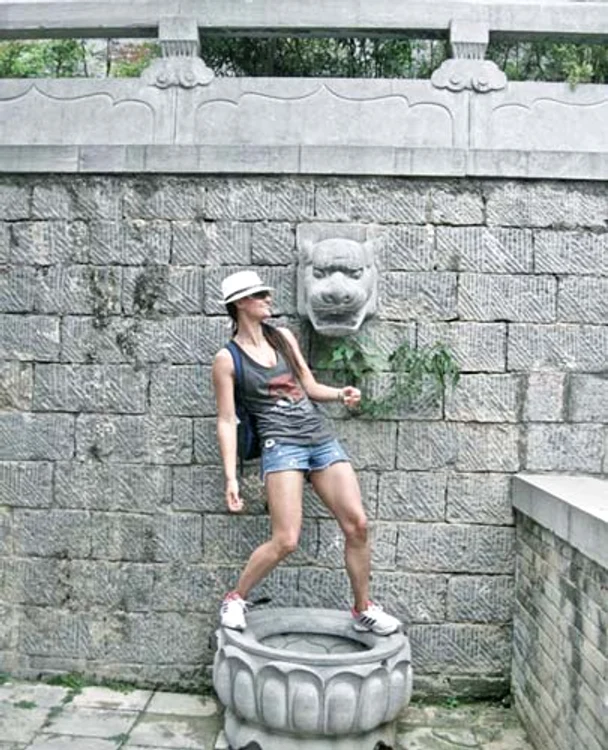 
    Lorena Menghia  