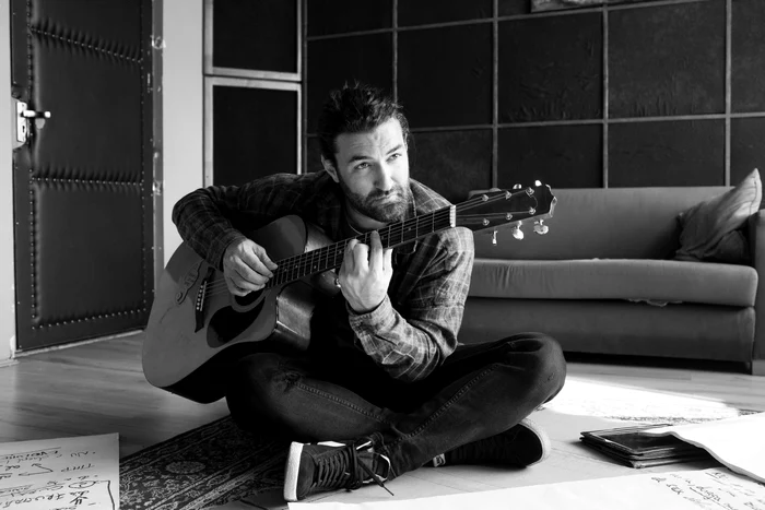 
    Smiley va compune două luni în LA  