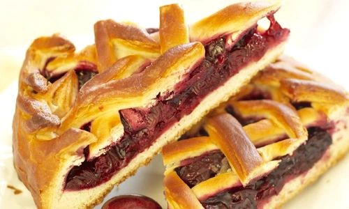 tarta cu visine shutterstock 89260201 jpeg