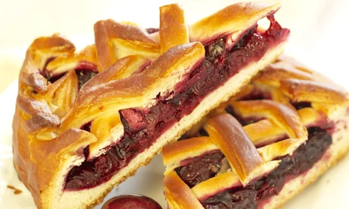 tarta cu visine shutterstock 89260201 jpeg