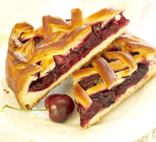 tarta cu visine shutterstock 89260201 jpeg