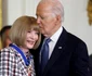 Anna Wintour decorată de Joe Biden. FOTO: Getty Images