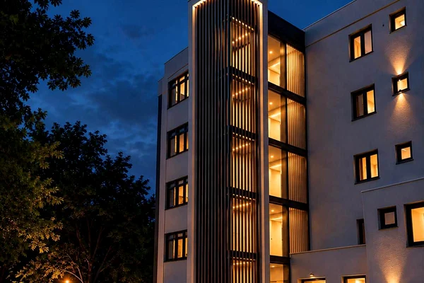 Unde va fi montat primul lift exterior pentru un bloc vechi: a fost dată autorizația de construire 