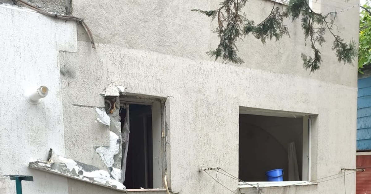 Explozie devastatoare în Murfatlar: o persoană rănită, trei apartamente și o mașină distruse.