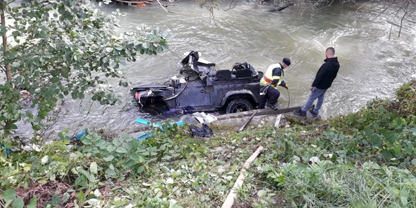 Masina in apă gasita in localitatea Unirea foto bistriteanul ro jpeg