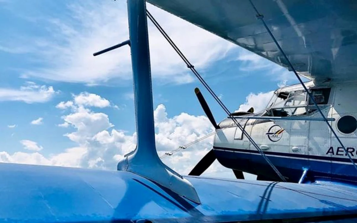 
    Adolescentul a sărit de la 1.200 de metri FOTO: Facebook Aeroclub Suceava  