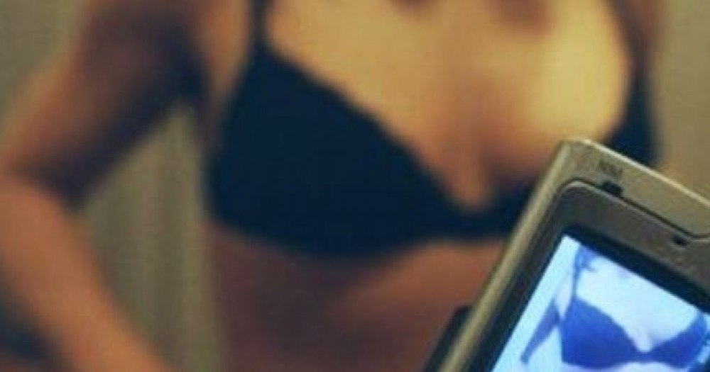 Pedeapsa primită de un bărbat care a filmat o femeie în timpul actului sexual și apoi a șantajat-o. De ce a fost lăsat în libertate