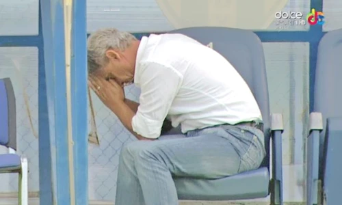 26 iulie 2015, s-a rugat pentru ca elevii săi să înscrie în faţa Astrei