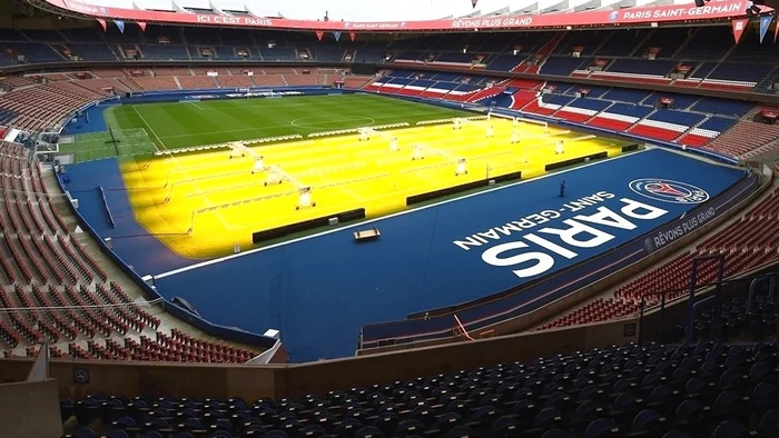 Pe acest stadion îşi dispută meciurile de acasă Paris Saint Germain