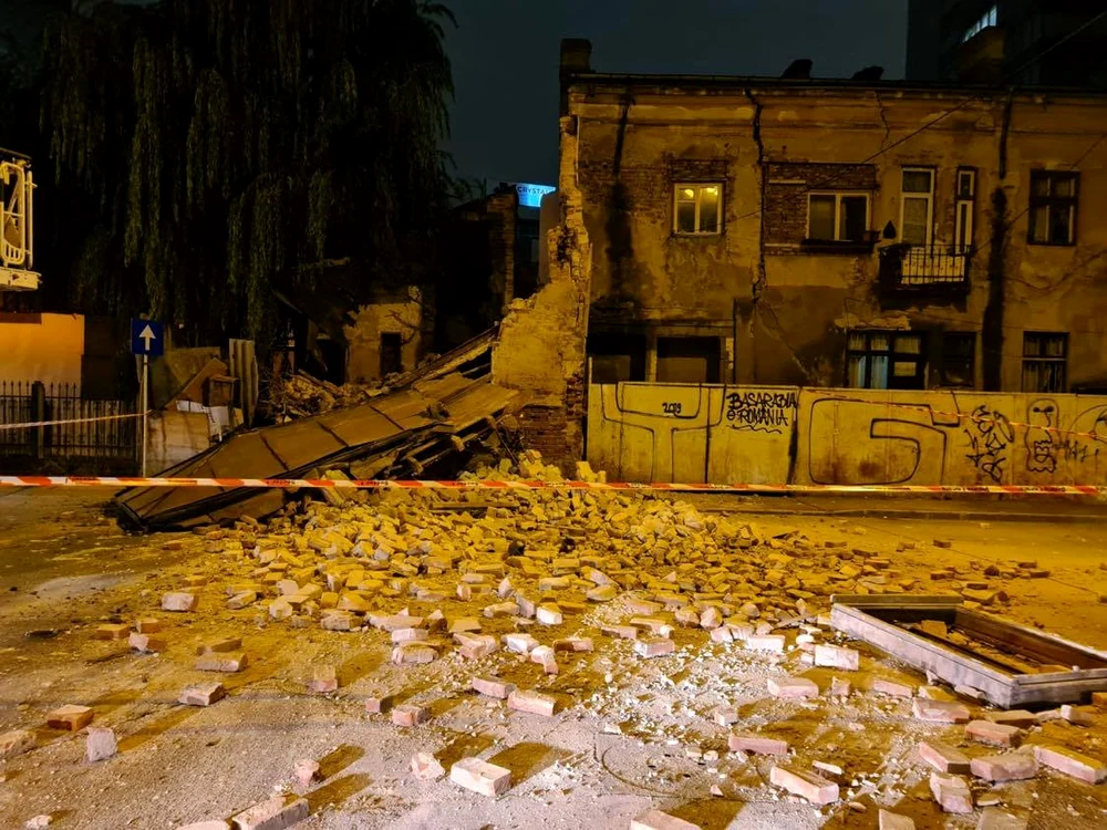 Clădirea s-a prăbușit parțial