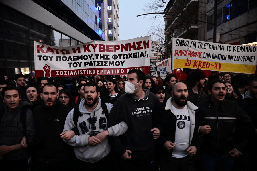 Moment de reculegere ținut de manifestanții din Grecia în memoria victimelor tragediei feroviare