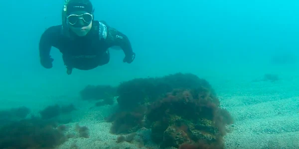 Scufundări în Marea Neagră scafandru Sursa Youtube / Black Sea / Omul cu Branhii