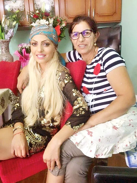 Mariana Guţă şi fiica ei, Nicoleta (36 de ani)