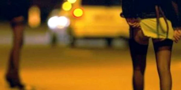 Poliţiştii caută o tânără acuzată de prostituţie. Foto: Arhivă.