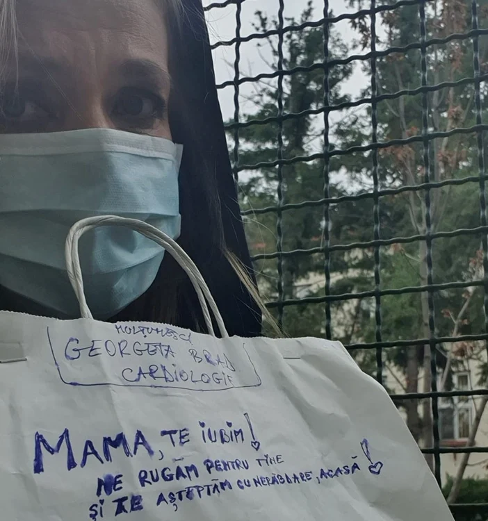 Bianca Brad i-a adus mamei un pachet la spital. Din păcate, nu i l-a putut da personal