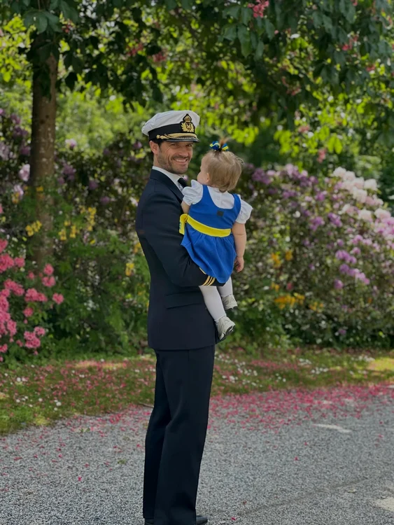 Prințul Carl Philip cu fiica Ines jpg