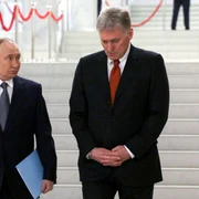 Vladimir Putin și Dmitri Peskov FOTO AFP