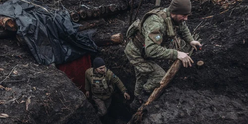 Militari ucraineni in tranșee in Donbas FOTO Profimedia 