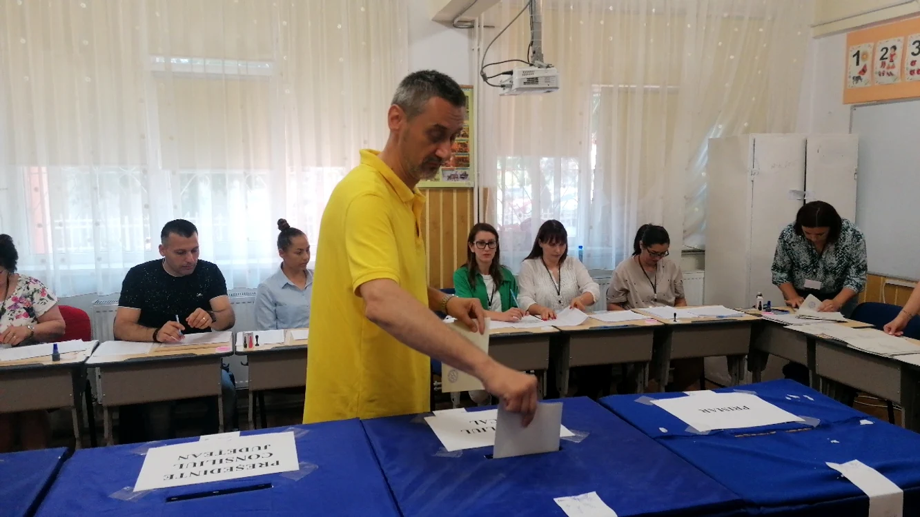 Mario De Mezzo (PNL) pare că l-a devansat pe primarul Emil Moț