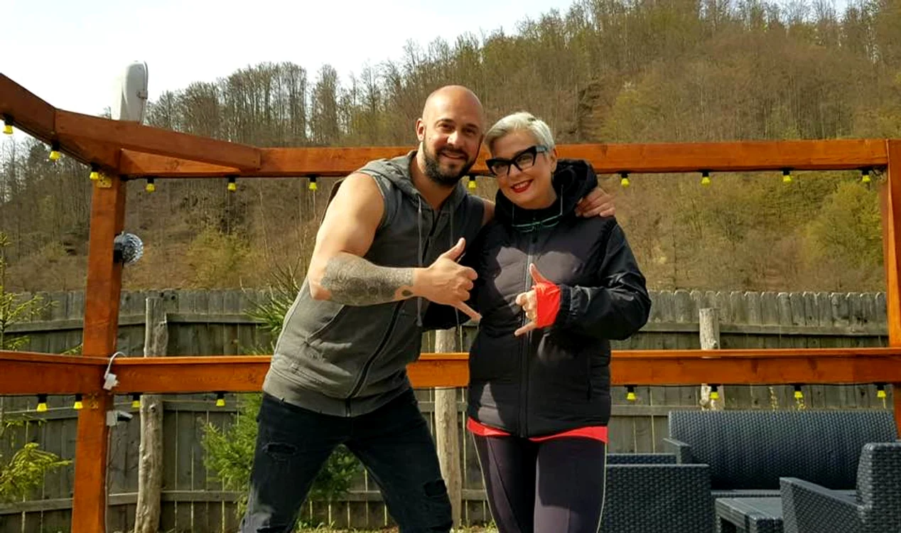 
    Monica şi  fiul ei,  Aviv (9 ani)  