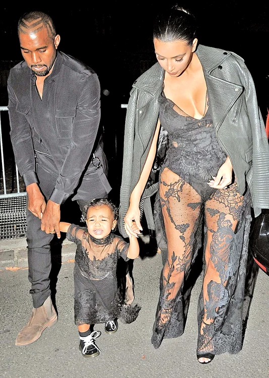 
    Kim îşi îmbracă  fiica în ţinute  transparente  ca ale eifoto: photoland/wenn  