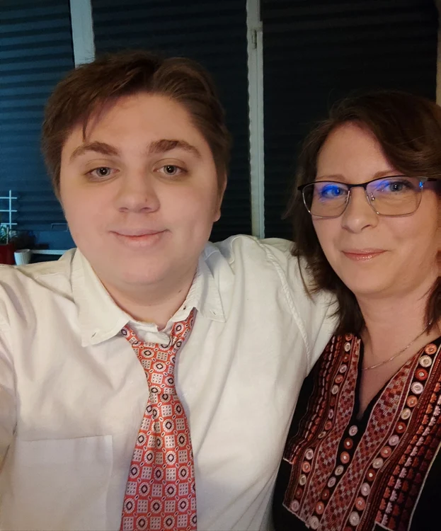 Gabriel și mama lui FOTO Facebook/Cămara lui Gabriel