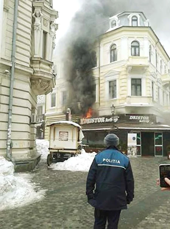 
    Incendiul a izbucnit  din cauza unei hote  de bucătărie defecte  