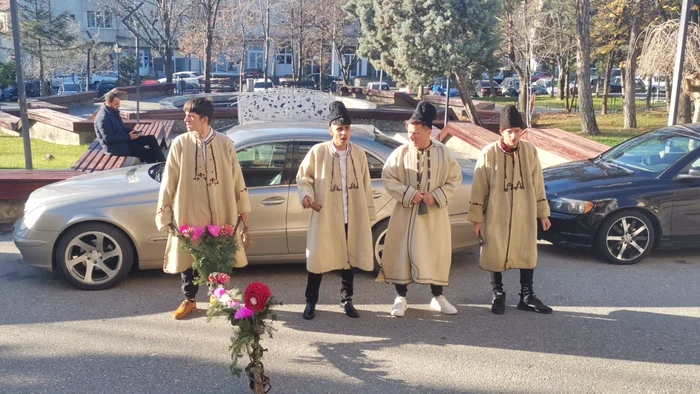 Colinde și obiceiuri cum din ce în ce mai rar se practică FOTO: Alina Mitran