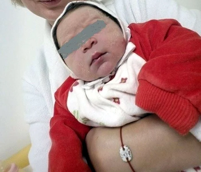 
    Bebelușul e în stare bună de sănătate și a fost internat în spitalFoto: turnulsfatului.ro  