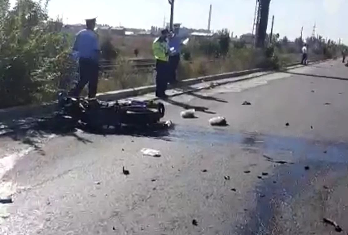 
    Motocicleta a fost făcută praf  