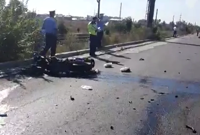 
    Motocicleta a fost făcută praf  