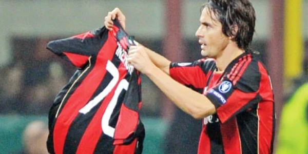 Filippo Inzaghi, fericit după ce a marcat al 70-lea gol în cupele europene, în toamnă