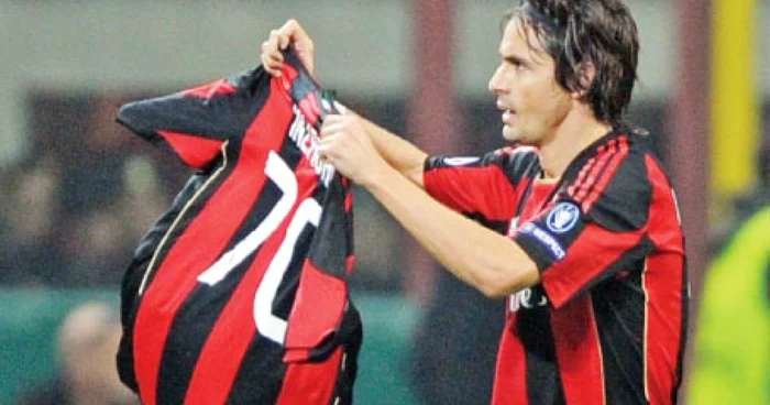 Filippo Inzaghi, fericit după ce a marcat al 70-lea gol în cupele europene, în toamnă