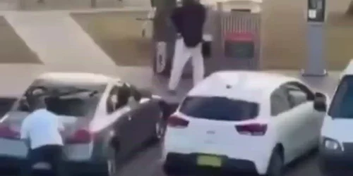 Ma Wukong            Asi  han detenido a uno de los dos terroristas que hoy han perpetra    yybCtZ mp4 thumbnail png