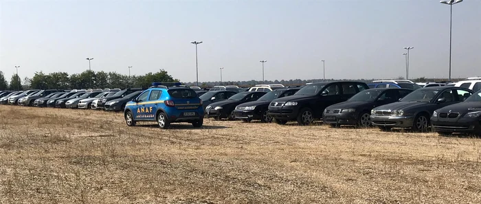 
    Nu mai puțin de 200 de mașini au fost indisponibilizate de ANAFFotografii: Direcția Generală Antifraudă Fiscală  