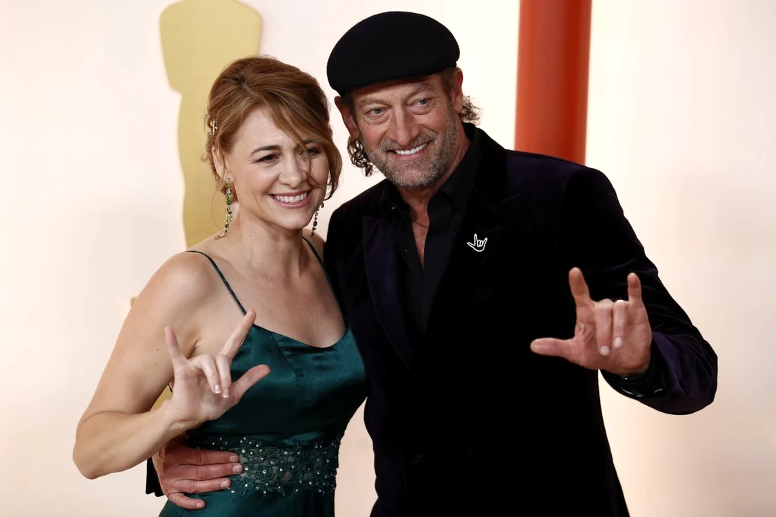 Actorul Troy Kotsur a fost însoțit de soția sa, actrița Deanne Bray (foto: EPA)