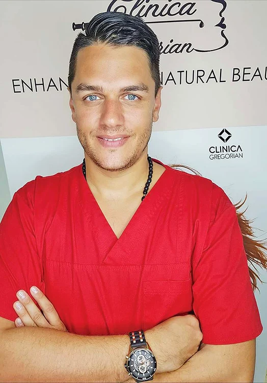 Medicul estetician Andrei Gregorian îi recomandă solistei diverse tratamente  pentru revigorarea pielii: Terapia Vampir sau  injecţii cu acid hialuronic